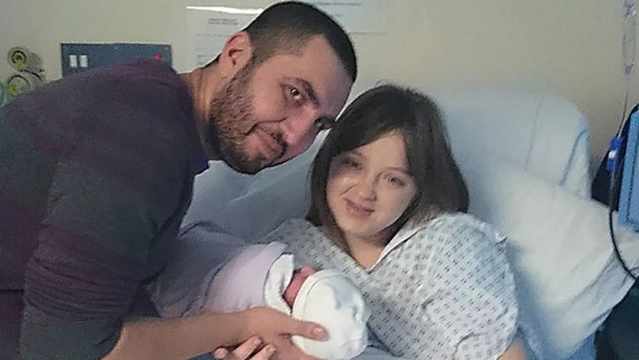 Bebelușul unei românce, caz unic în Europa: Femeia a adus pe lume primul copil a cărui genetică a fost modificată în laborator