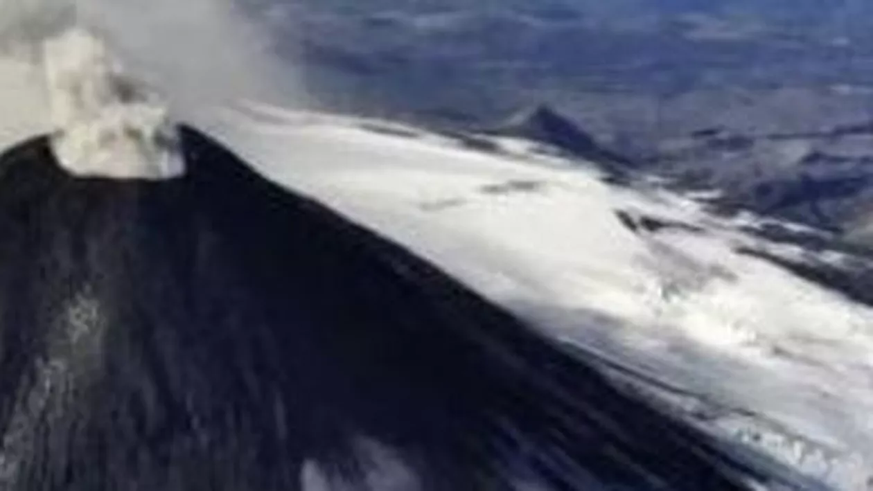 Un vulcan amenință un oraș din Chile: Mii de oameni pregătiți să fie evacuați