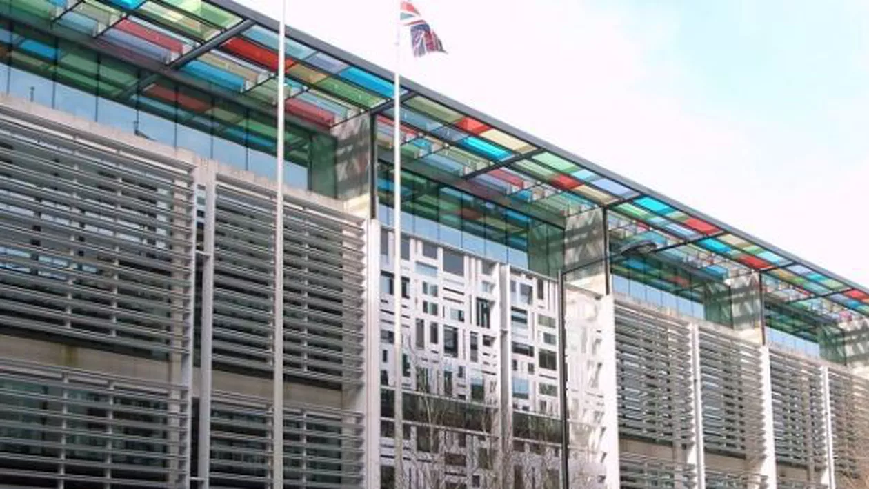 Marea Britanie aplică controlul obligatoriu al pașapoartelor la ieșirea din țară