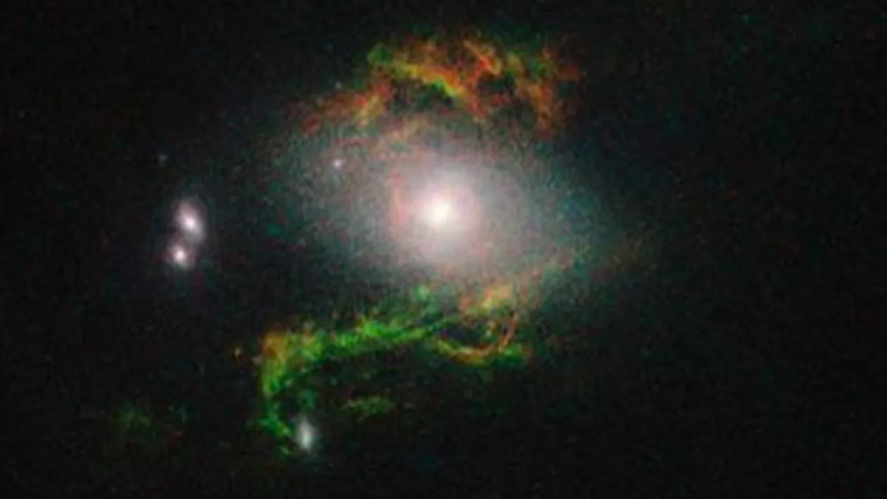 Telescopul Spațial Hubble a fotografiat o serie de obiecte ciudate verzi în spațiu, ce se presupune că sunt "fantome efemere"