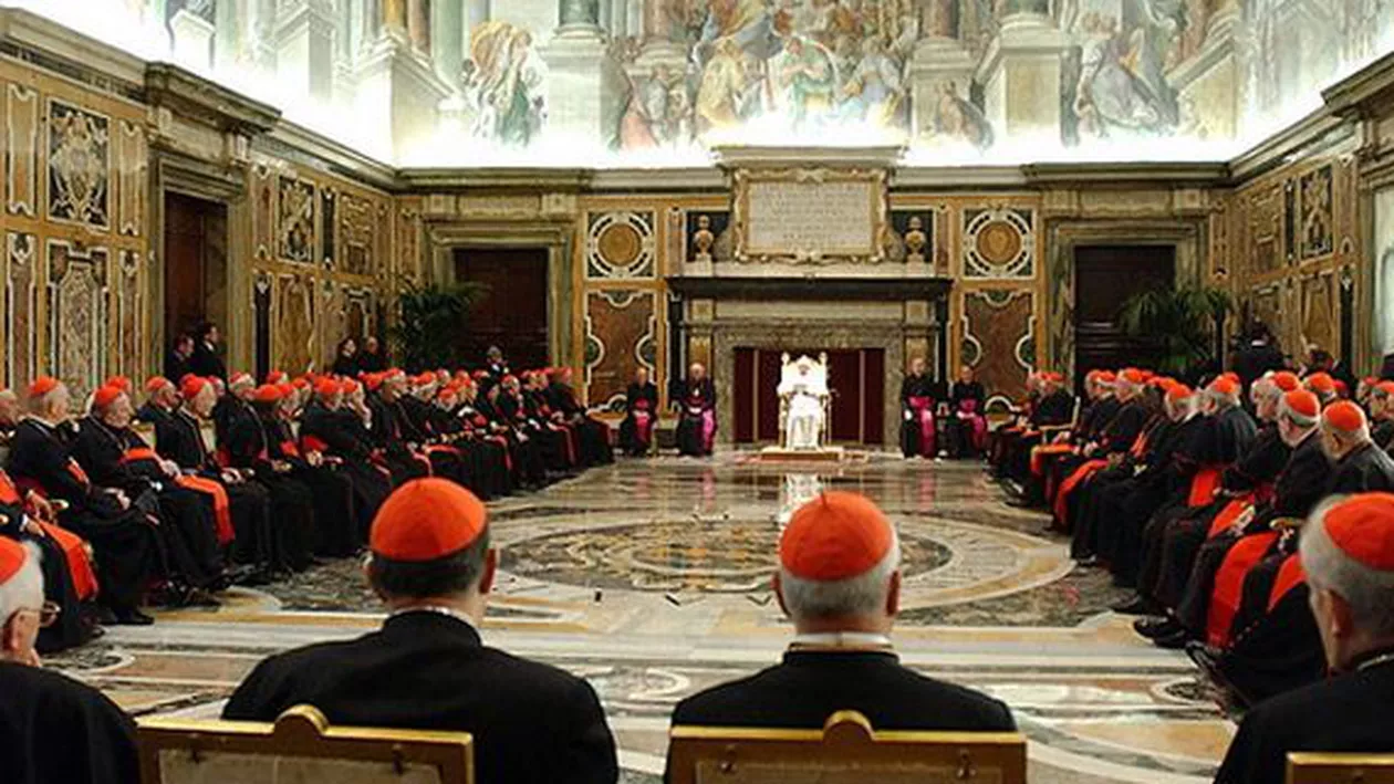 Un preot de la Vatican, acuzat de homosexualitate, iar altul de crimă