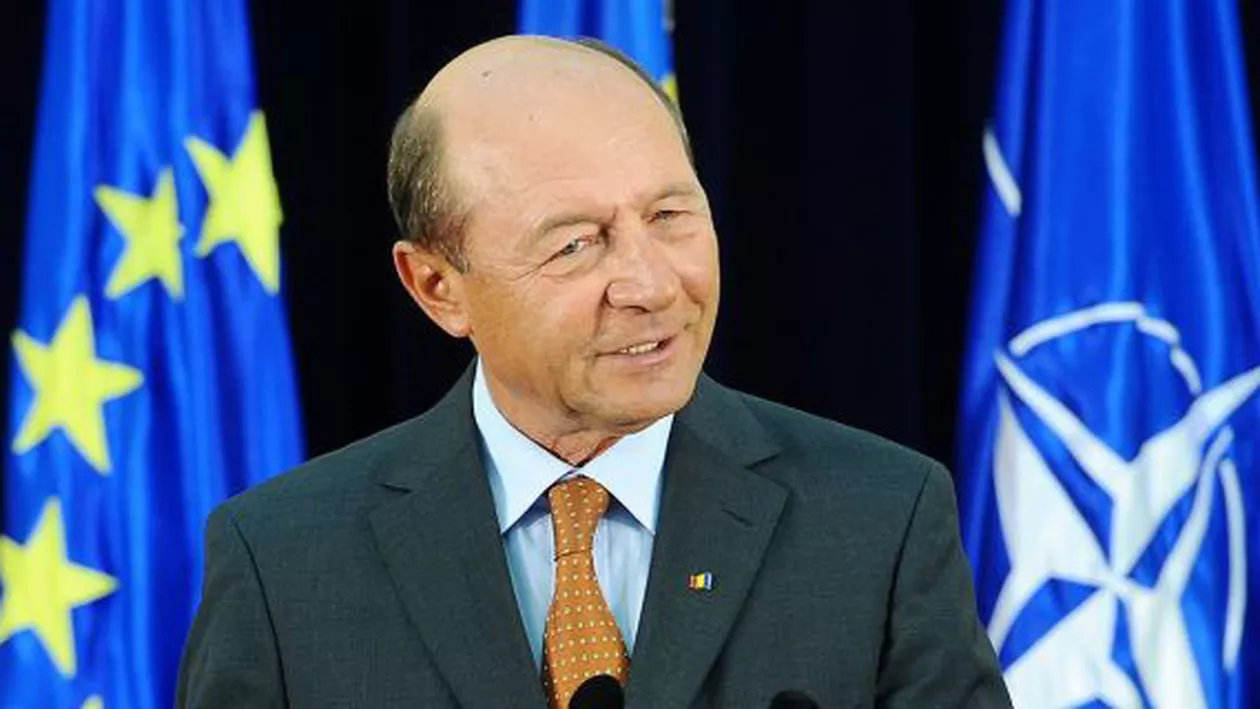 Traian Băsescu le transmite tuturor celor care sărbătoresc astăzi Paștele "liniște și bucurie în suflet", dar și "prieteni adevărați"