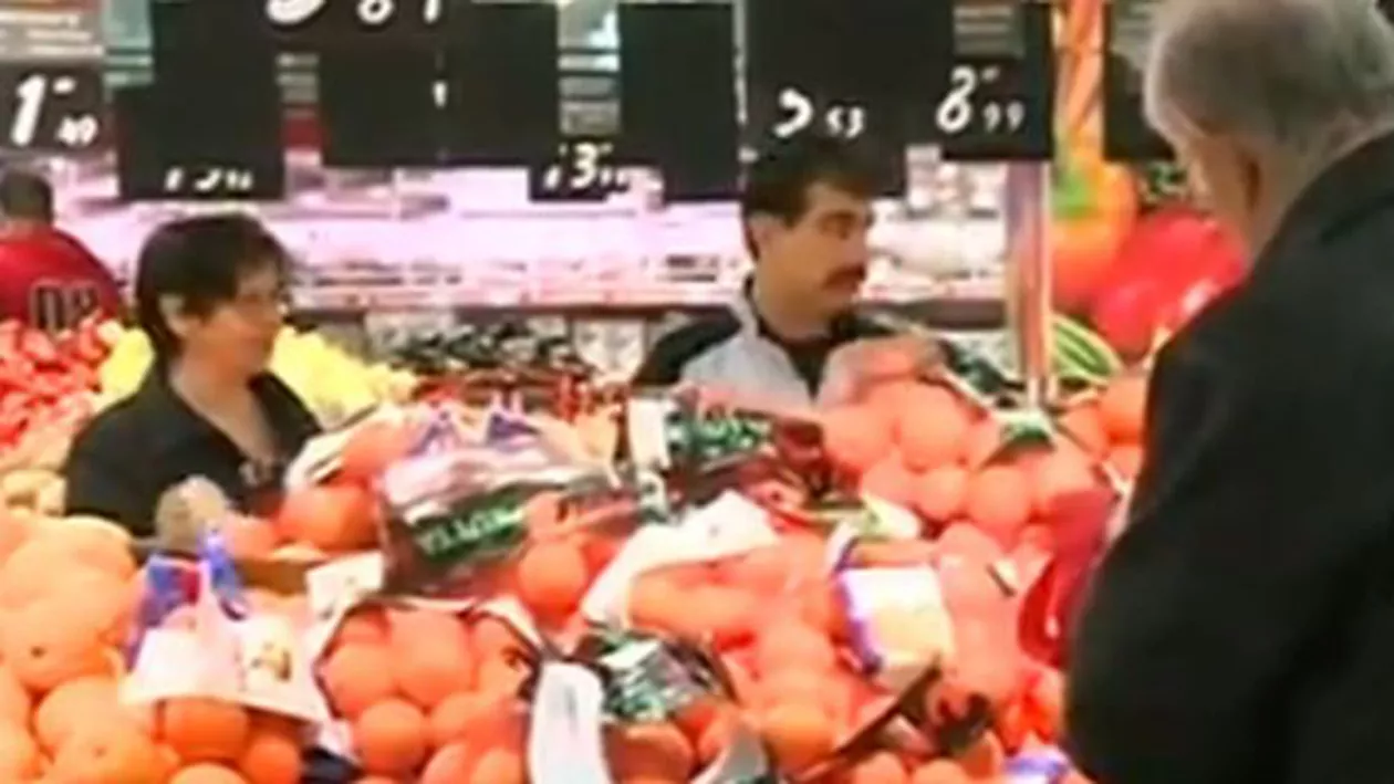 Românii au ieşit la cumpărături a doua zi de Paşte: După mesele îmbelșugate cu ouă și cozonaci, la mare căutare sunt fructele și legumele (VIDEO)