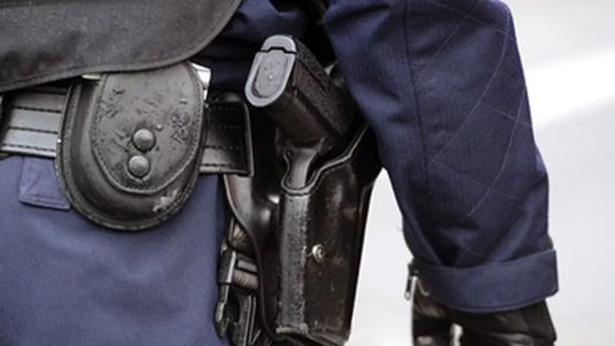 Un polițist din SUA a împușcat mortal un suspect după ce a confundat un pistol electric cu arma din dotare
