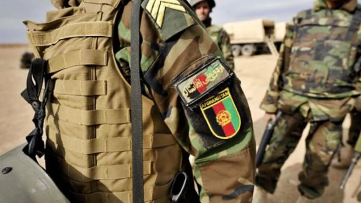 Afganistan: Cel puţin 18 militari afgani au fost uciși de insurgenţii talibani, într-un atac asupra unei baze militare