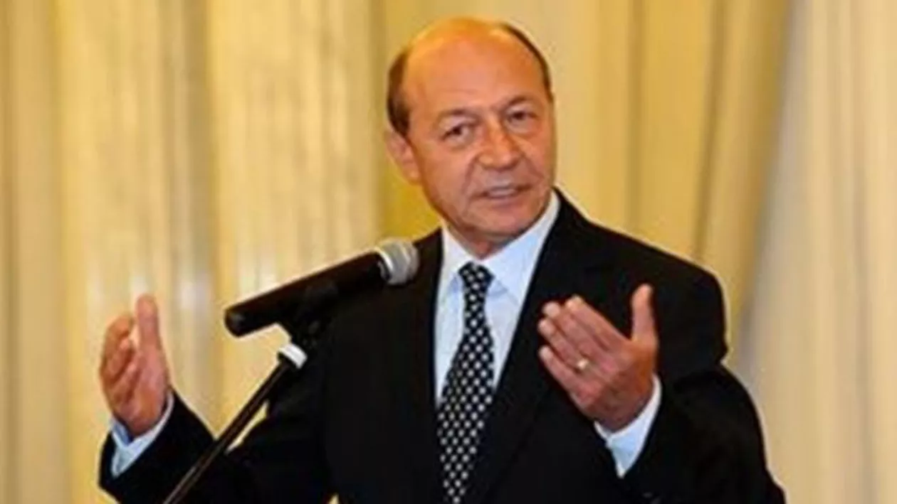 Traian Băsescu: Nu mă voi înscrie în PMP sau în alt partid. Actorii tranziţiei, la un moment dat, trebuie să facă pasul înapoi,  să lase loc unor elemente noi ale societăţii, unor structuri politice noi
