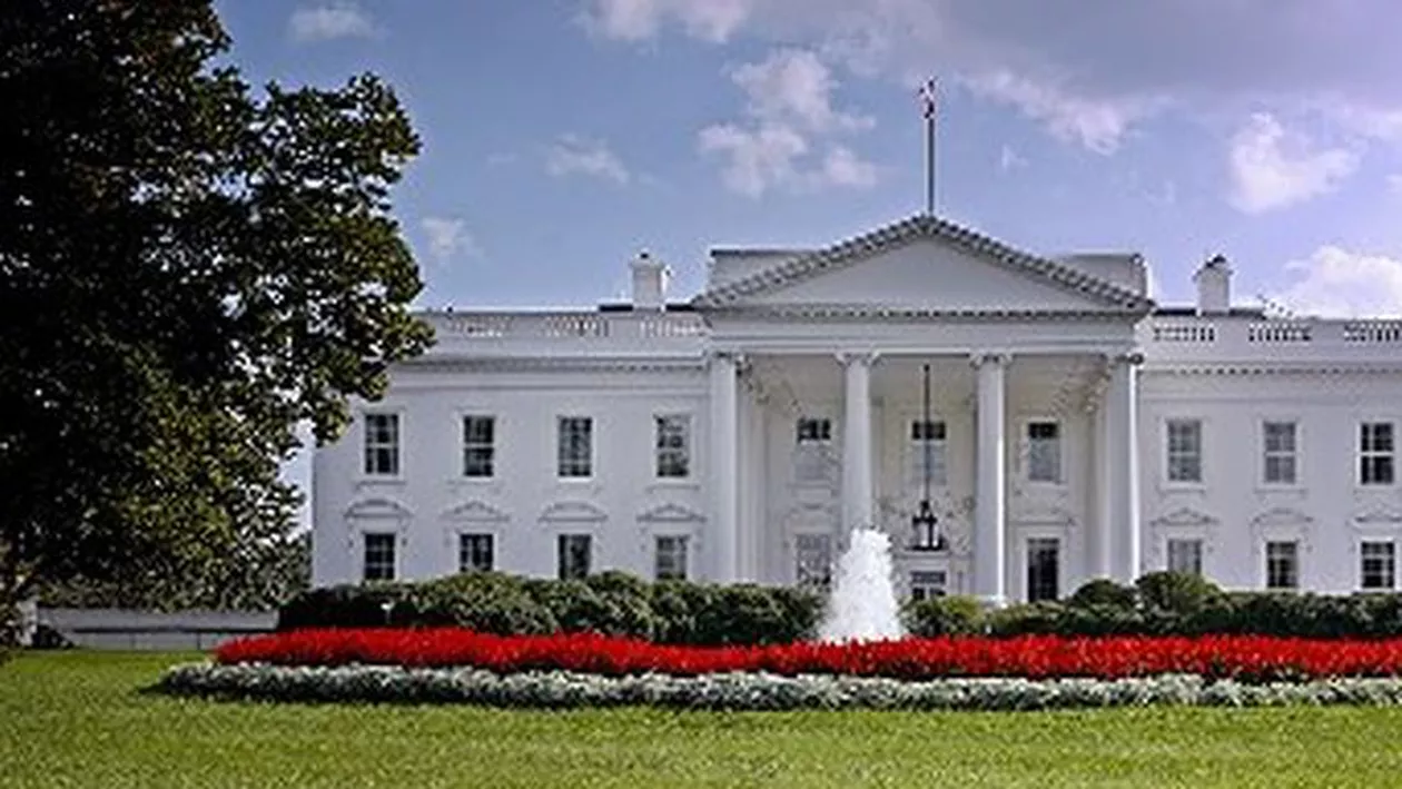 Un intrus a fost arestat în timp ce escalada gardul Casei Albe