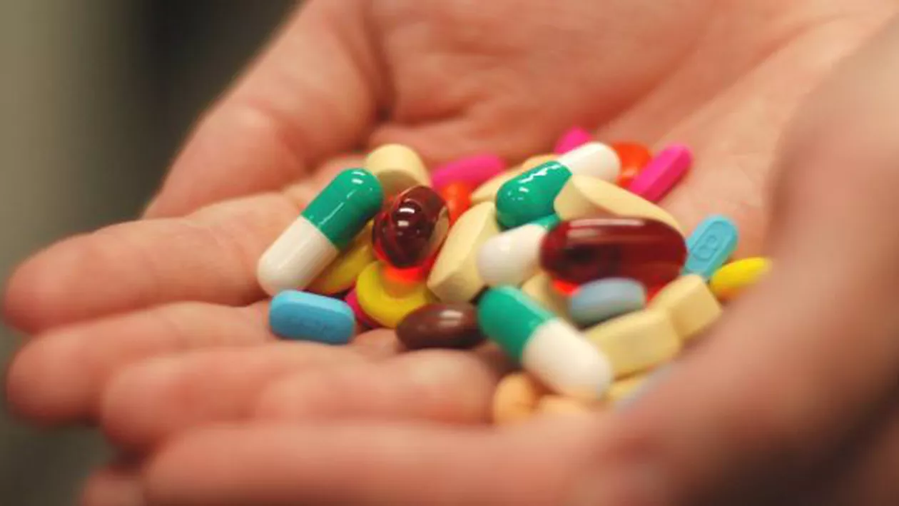 Industria farmaceutică transformă oamenii sănătoși în cumpărători de medicamente