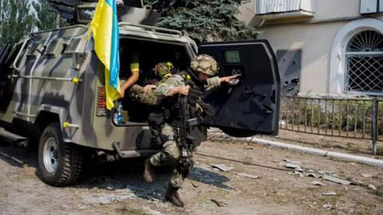 Ucraina: Un mort și doi răniți în urma atacului rebelilor proruși lângă portul Mariupol