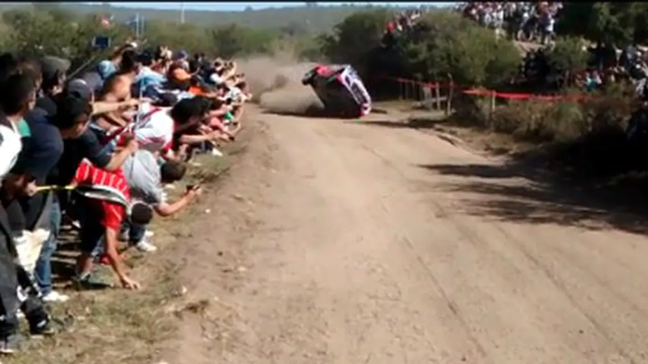 Raliul Argentinei: Spectatori răniți după ieșirea în decor a bolidului pilotat de neozeelandezul Hayden Paddon (VIDEO)