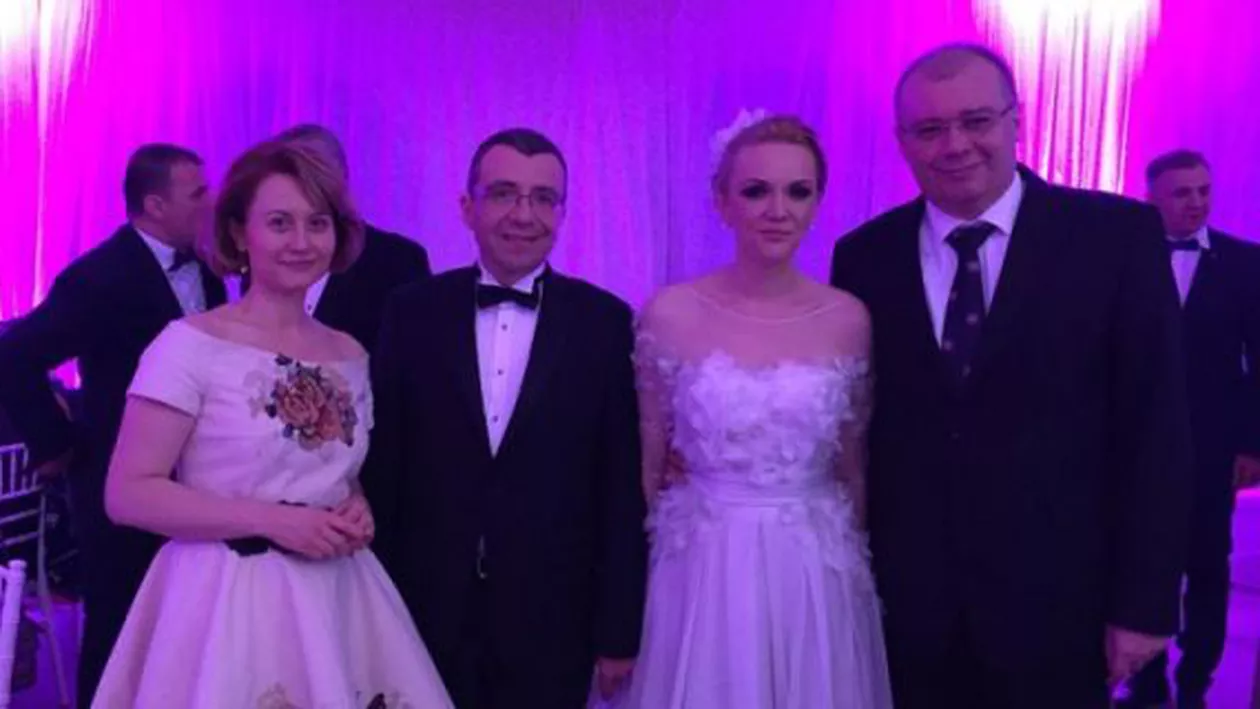 Nuntă mare în PNL: Liberalii Claudia Benchescu și Mihai Voicu s-au căsătorit. Klaus Iohannis, Alina Gorghiu și Crin Antonescu, marii absenți de la eveniment