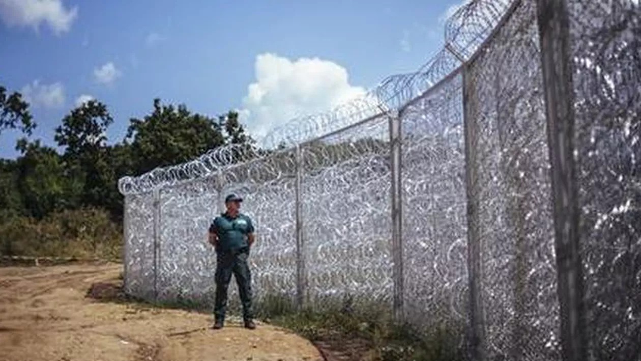 Europa se înconjoară cu sârmă ghimpată: Putin, islamiști și imigranți, principalele temeri