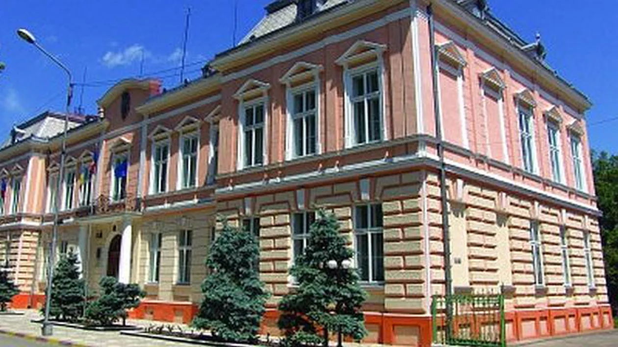 Premieră în România - Rădăuți, orașul fără conducere: primarul arestat, consiliul local dizolvat, secretar lipsă