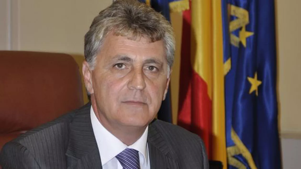 Ministrul Apărării, acuzat de plagiat de către PNL