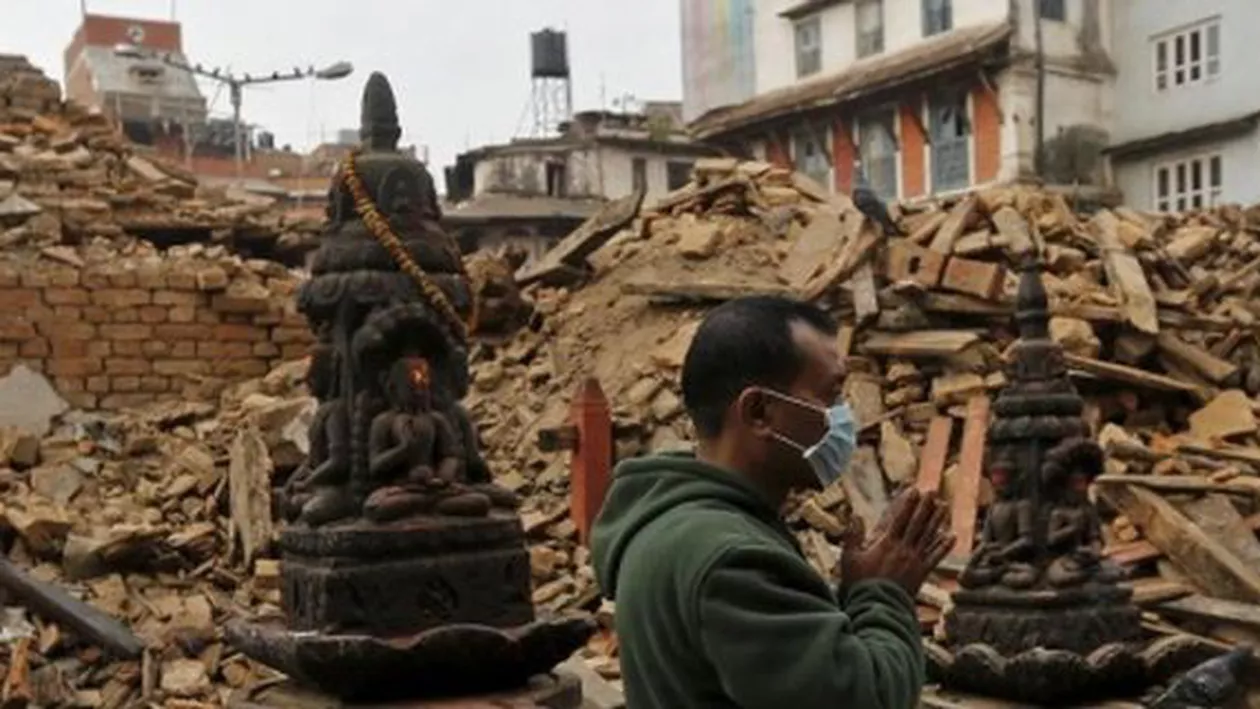 Cutremurul din Nepal a deplasat orașul Kathmandu cu trei metri. Înălțimea Muntelui Everest nu a fost afectată (VIDEO)