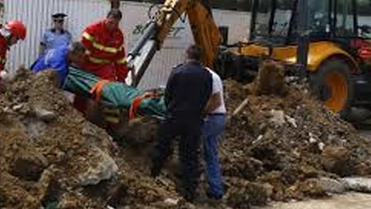 Doi muncitori îngropați sub un mal de pământ în Costinești (VIDEO)