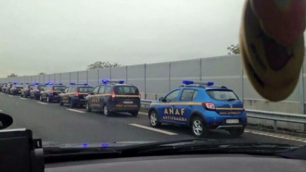 Imaginea zilei: Inspectorii ANAF se grăbesc spre mare! Un șofer care mergea în vacanța de 1 mai a surprins coloana de mașini