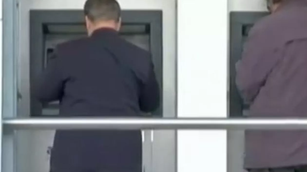 1 mai în Grecia pentru români: Bani cash și atenție la grevă angajaților din transportul în comun (VIDEO)