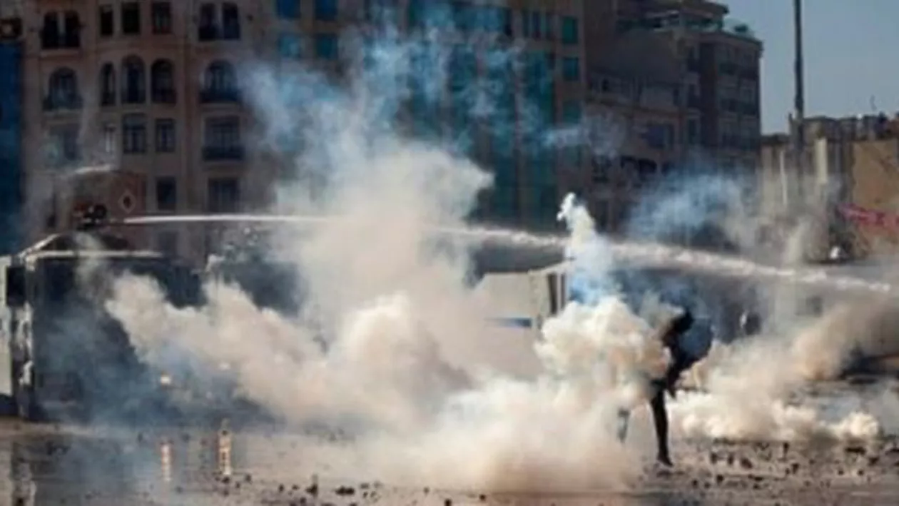 Proteste la Istanbul de 1 mai: Poliția turcă a folosit gaze lacrimogene și tunuri cu apă