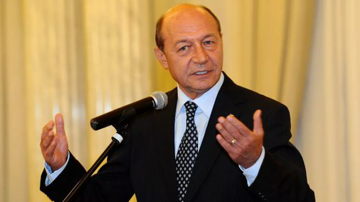 Traian Băsescu: De şase luni, în România, toată lumea descinde. Trebuie să ne dorim o ţară în care instituţiile statului să fie în primul rând respectate şi mai puţin temute