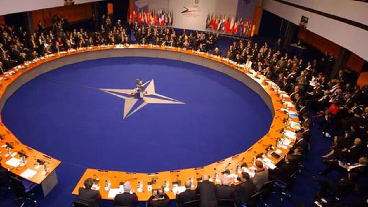 ”Telefonul roșu”, înființat pentru prima dată după Războiul Rece: NATO are o linie militară directă cu armata rusă