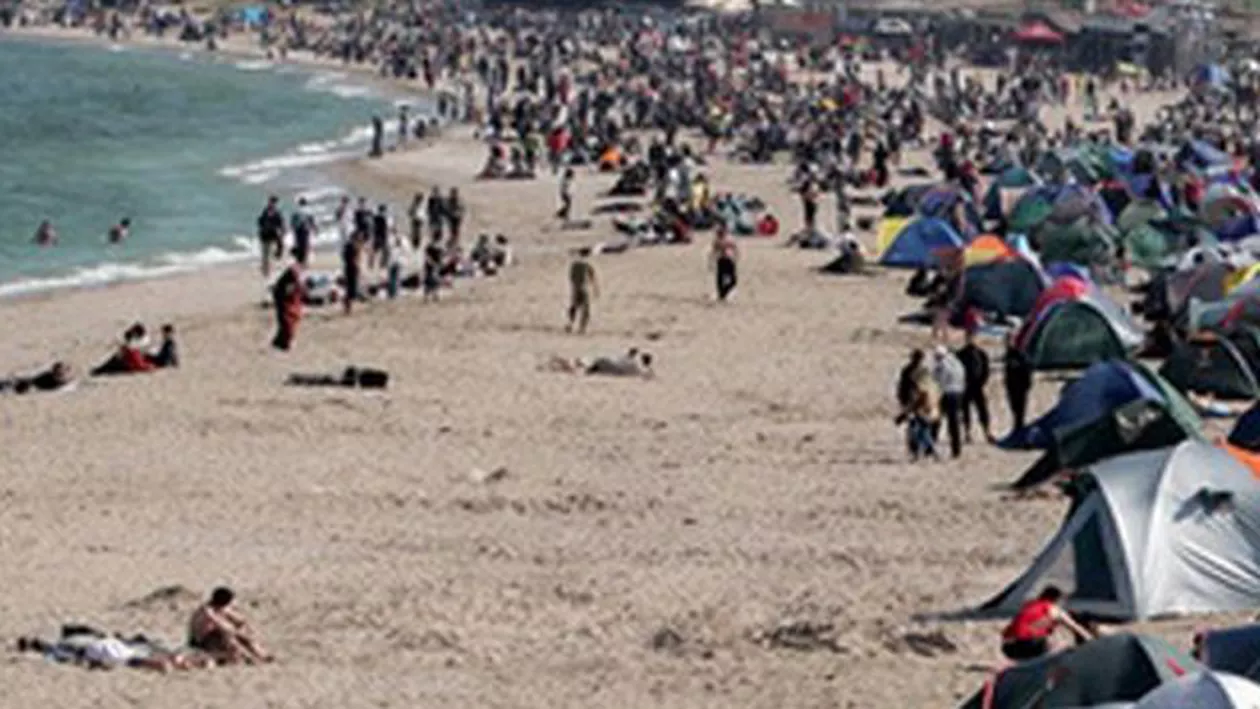 Aproximativ 100.000 de turişti şi-au petrecut minivacanţa de 1 Mai în staţiunile din ţară, unde au cheltuit 12,5 milioane de euro