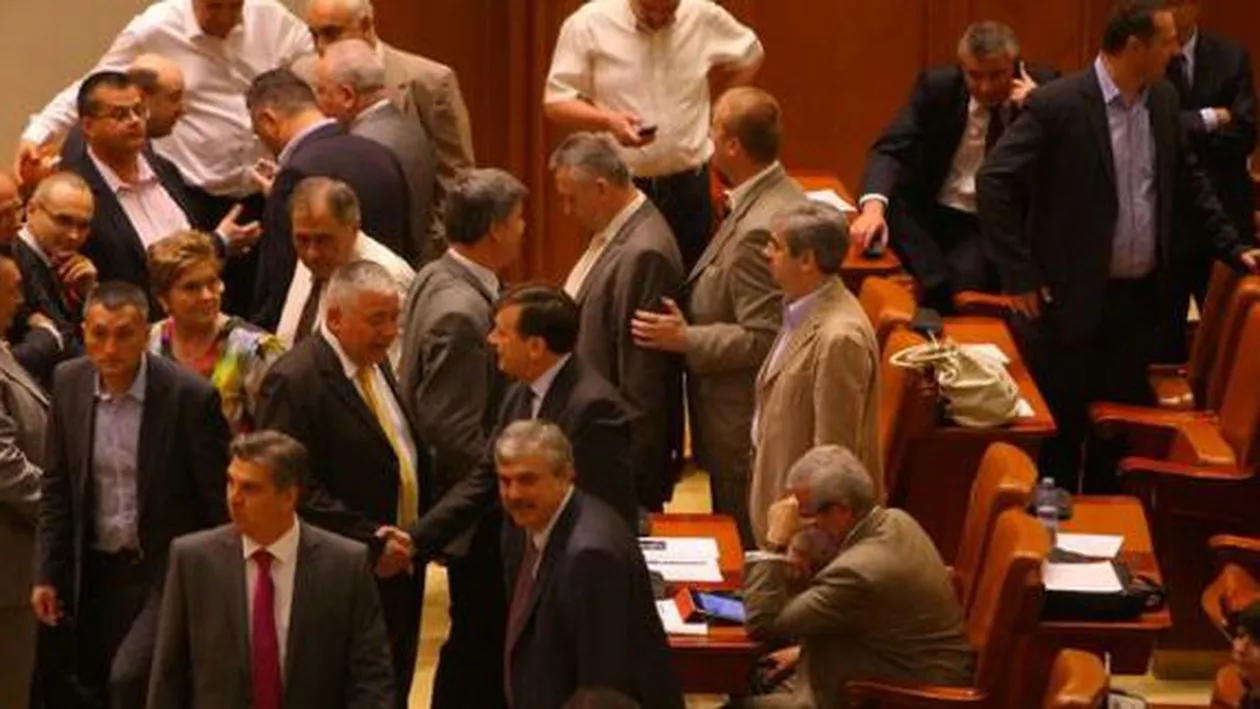 Câtă încredere au aleșii în Parlament: ”Nu foarte multă”. Totuşi, „unii ar merita statui”