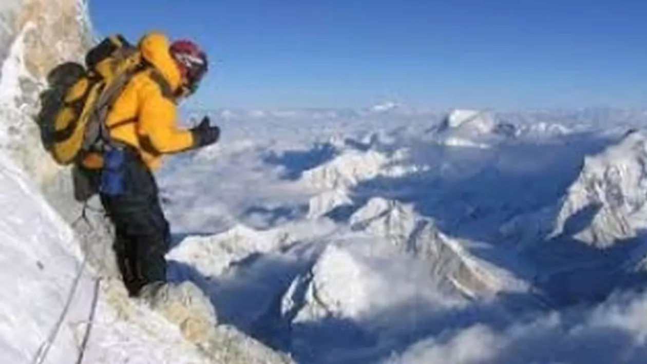 Everest a pierdut 2,8 centimetri din înălțime după cutremurul din Nepal
