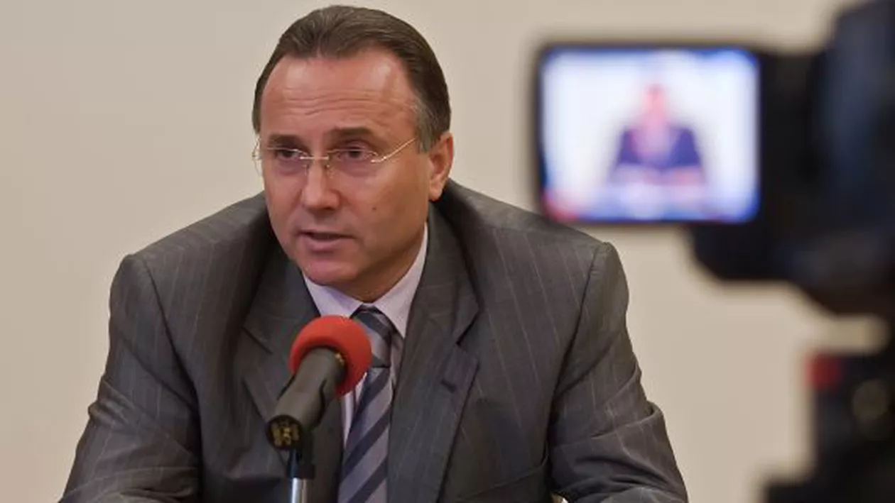 Simona Ionescu: Parcă nimic în România nu seamănă cu amorezarea lui Gheorghe Nichita - „marea iubire” pe bani publici, cu indicație de control psihologic, dacă nu chiar psihiatric