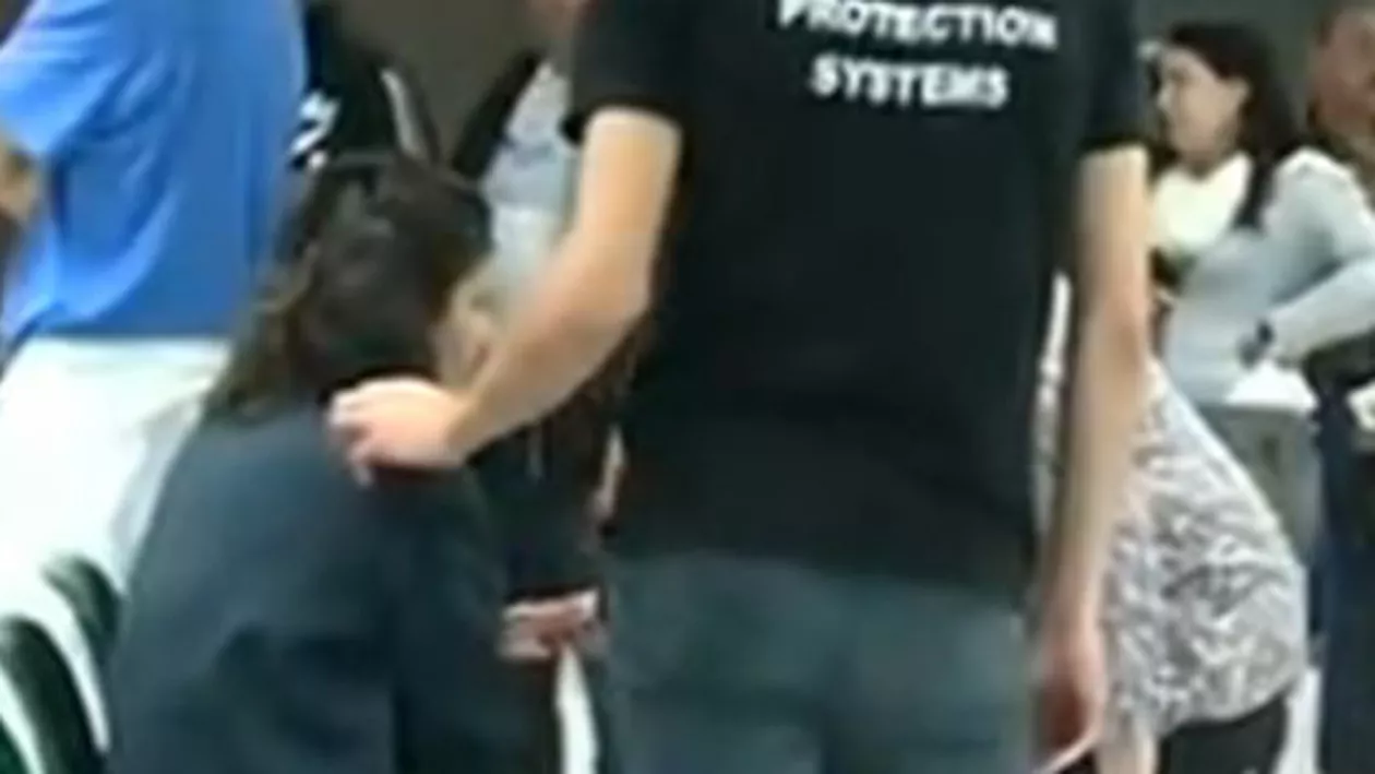 O femeie de 42 de ani a leșinat la coada pentru cardul de sănătate (VIDEO)