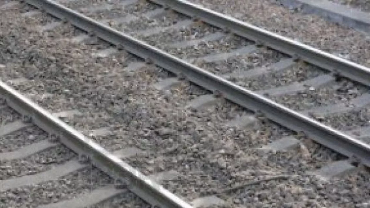 Aproape 40 de treceri la nivel cu calea ferată din 8 judeţe vor fi modernizate cu până la 6 milioane euro