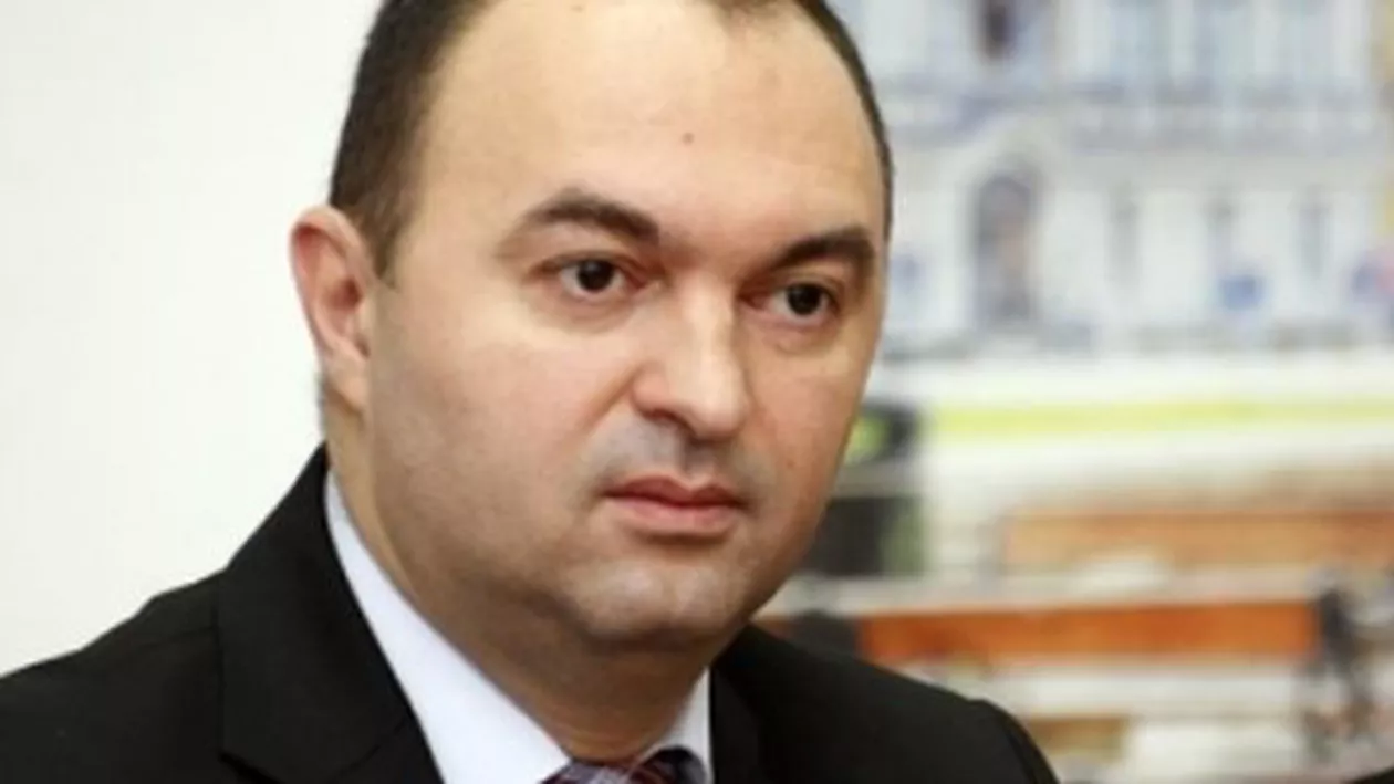 Președintele Consiliului Județean Iași, Cristian Adomniței, săltat de DNA din trafic și dus la audieri