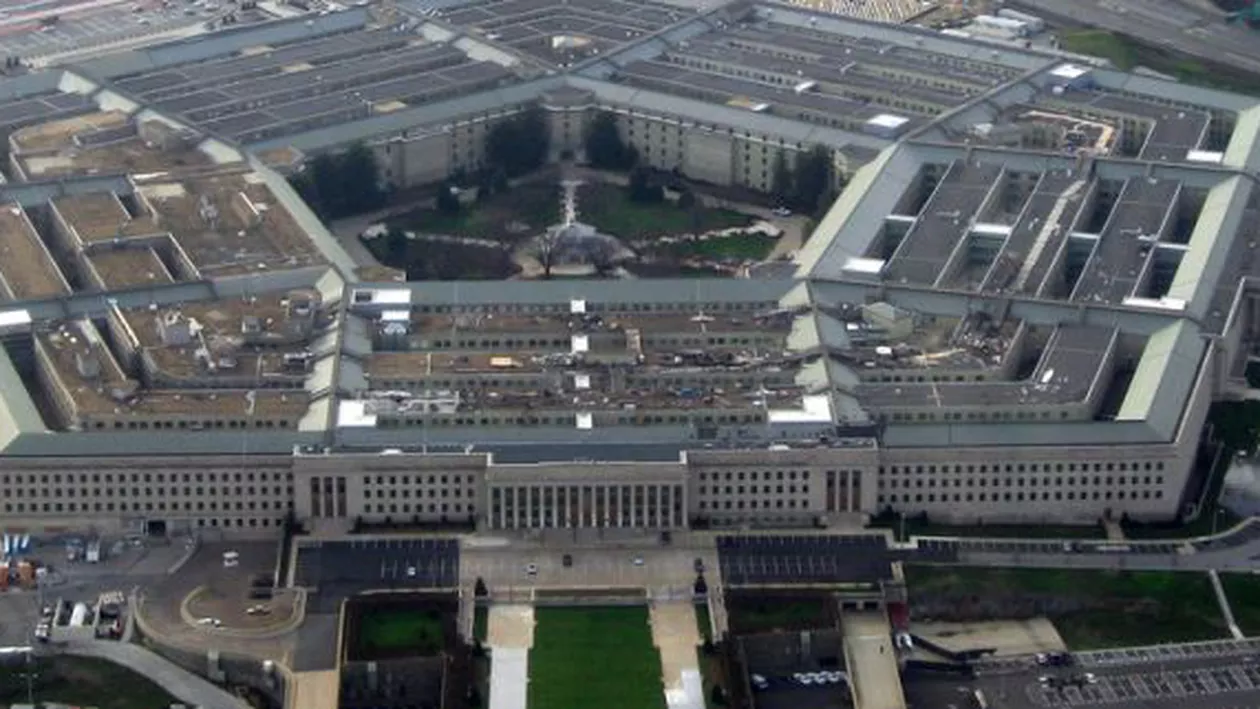Angajații Pentagonului au cheltuit peste un milion de dolari din bugetul instituției, pe jocuri de noroc şi prostituate