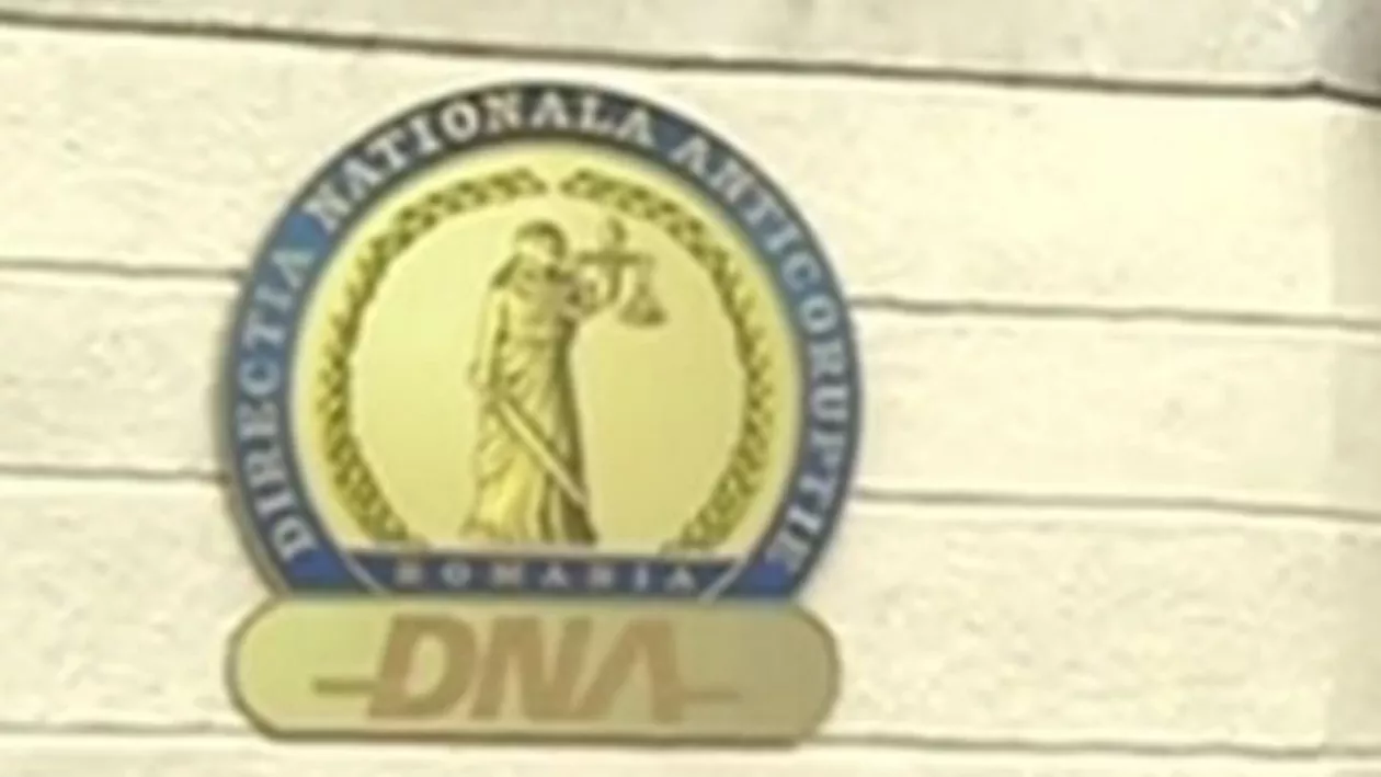 Fost viceprimar al Craiovei şi şefi de instituţii publice, trimişi în judecată de DNA