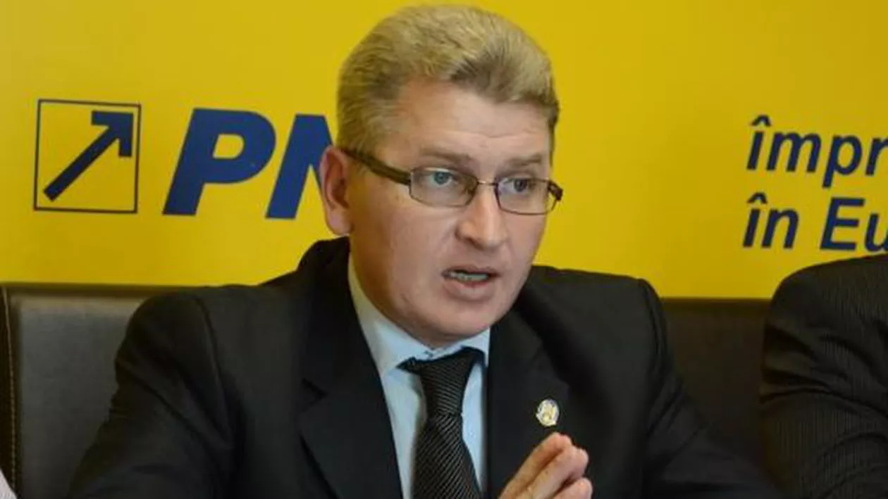 Liderul PNL Alba: Dacă Atanasiu nu și-ar fi călcat pe mândrie, e greu de crezut că fuziunea cu PDL se făcea. "Aripa Brătianu" l-a atacat mereu