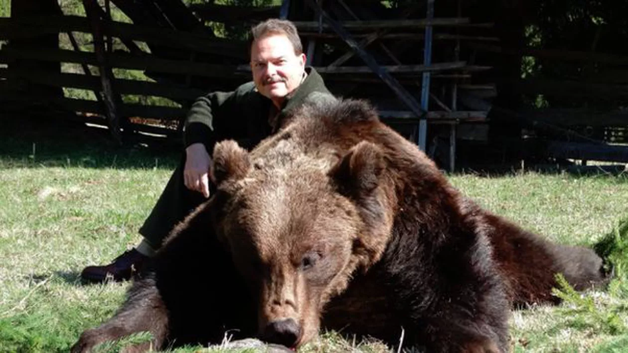 Vânători din toată Europa omoară sute de animale aflate pe cale de dispariție în România: „Cum autorităţile mai degrabă sunt complici la aceste crime ecologice, rămâne ca opinia publică să reacţioneze" (FOTO)