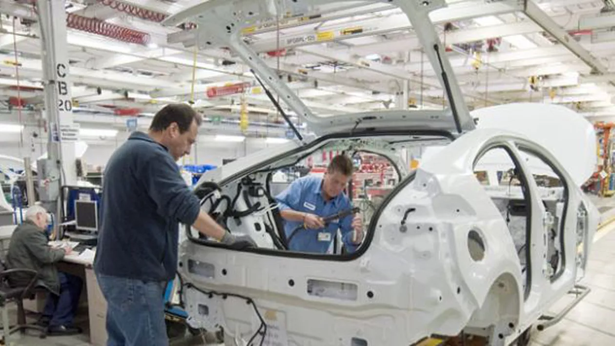 Un al treilea producător auto ar putea veni în România, printre numele vehiculate aflându-se BMW și Volkswagen