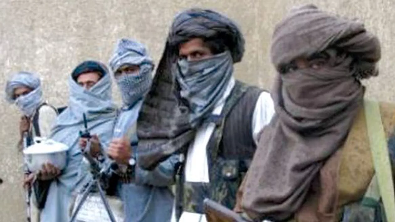 O grupare extremistă afiliată ISIS a revendicat atacul asupra unui autobuz din Pakistan