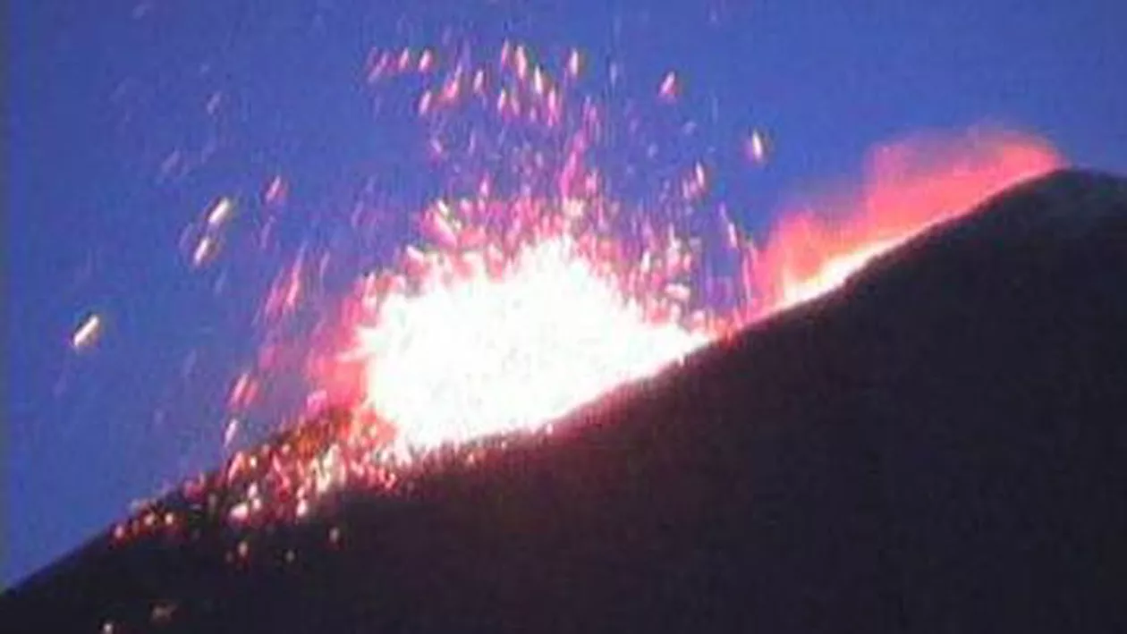 Vulcanul Etna a erupt din nou, după trei luni de inactivitate (VIDEO)