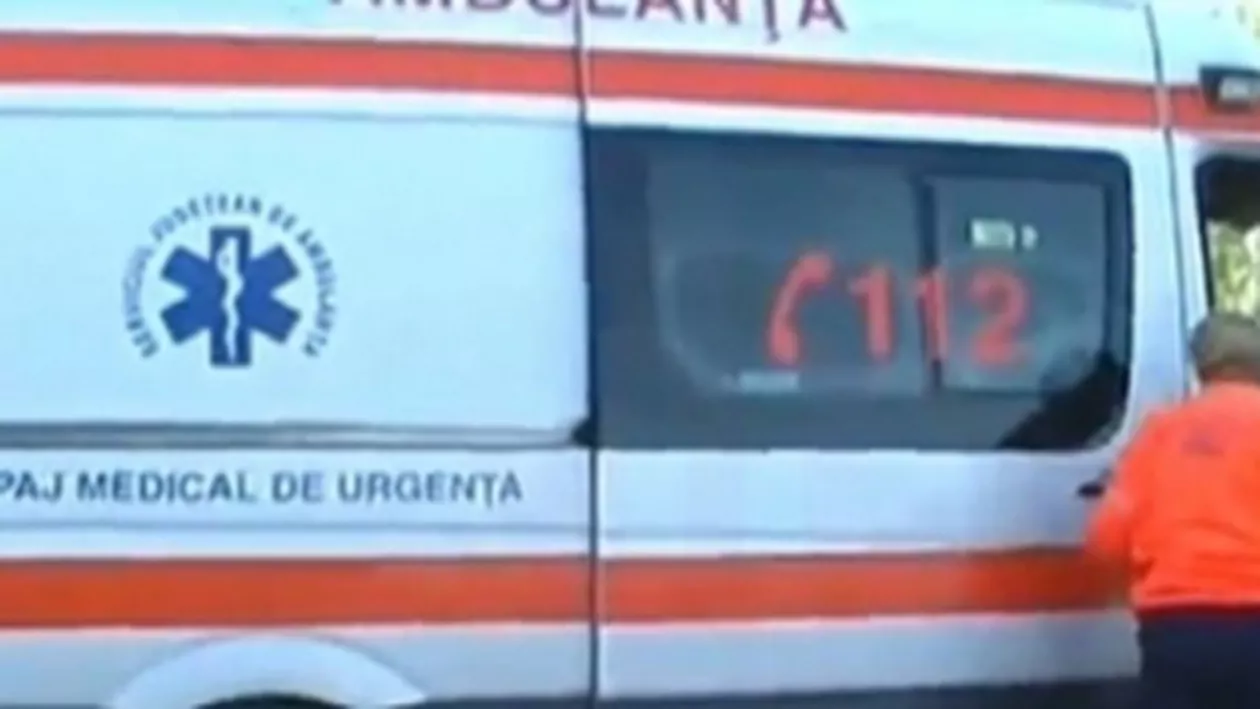Iași: O ambulanţă a luat foc chiar în timp ce transporta un pacient la spital. O asistentă a fost transportată la spital (VIDEO)