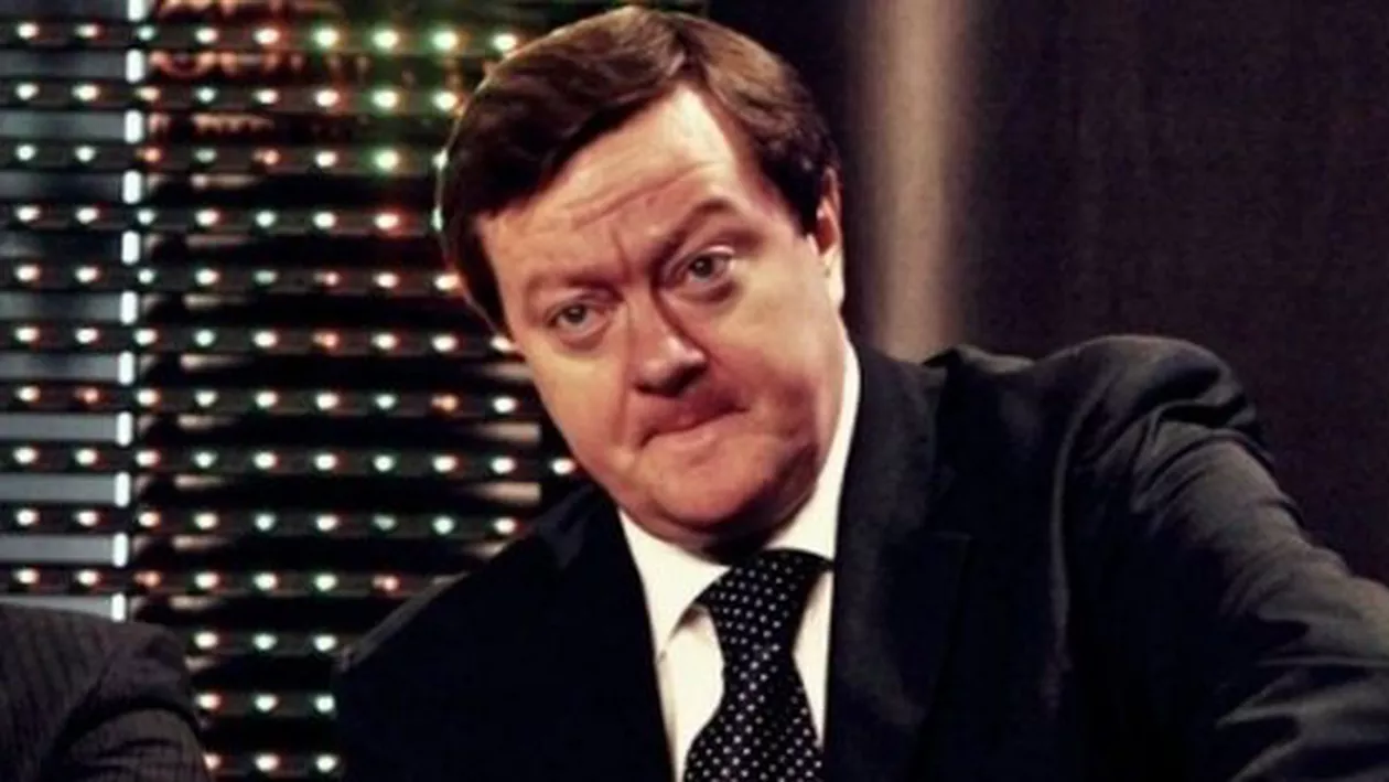 Președintele Consiliului Județean Caraș-Severin, Sorin Frunzăverde, la sfințirea unui club de biliard (VIDEO)