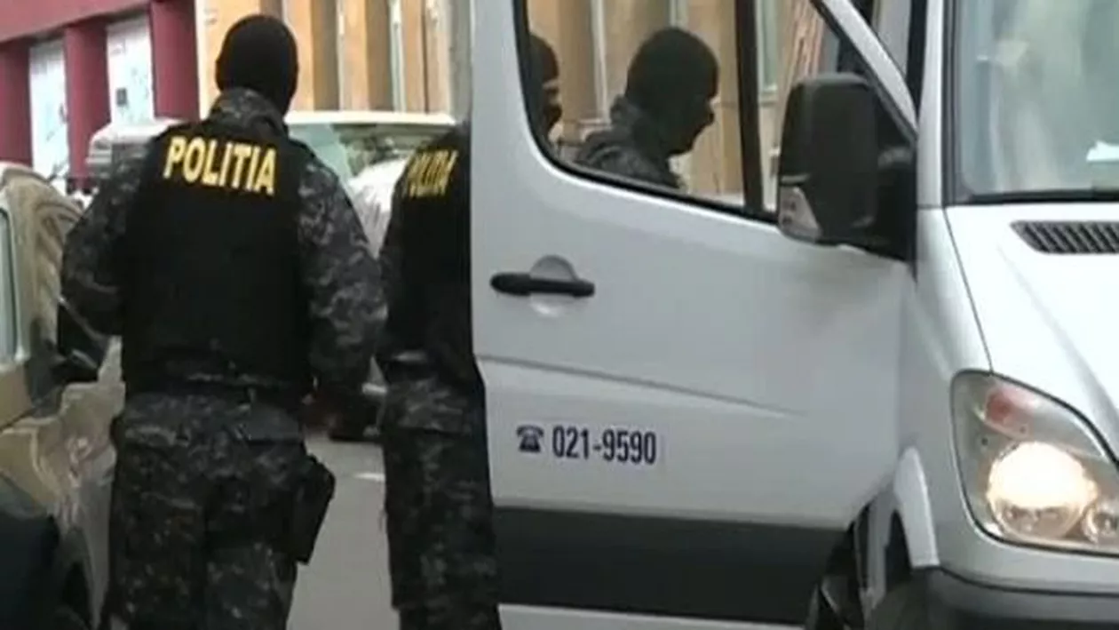 Treizeci de persoane implicate într-o rețea de proxenetism care exploata românce, arestate în România și Franța