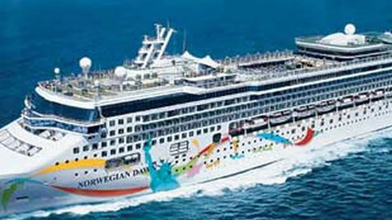 O navă de croazieră norvegiană a eșuat în reciful din Bermuda. Cei 2.675 de pasageri nu au fost răniți