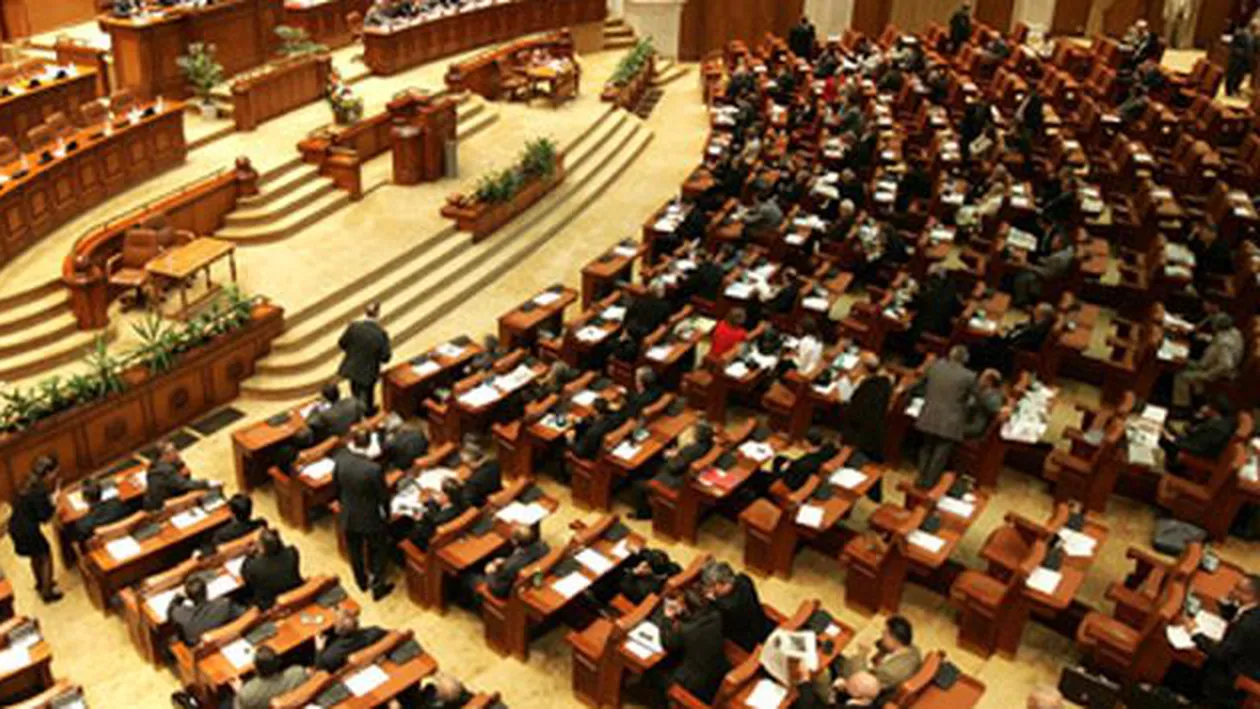 Viitorul Parlament va avea 308 deputaţi, plus 17 ai minorităţilor, plus alţi 4 reprezentând Diaspora şi 126 de senatori, doi revenind Diaspora