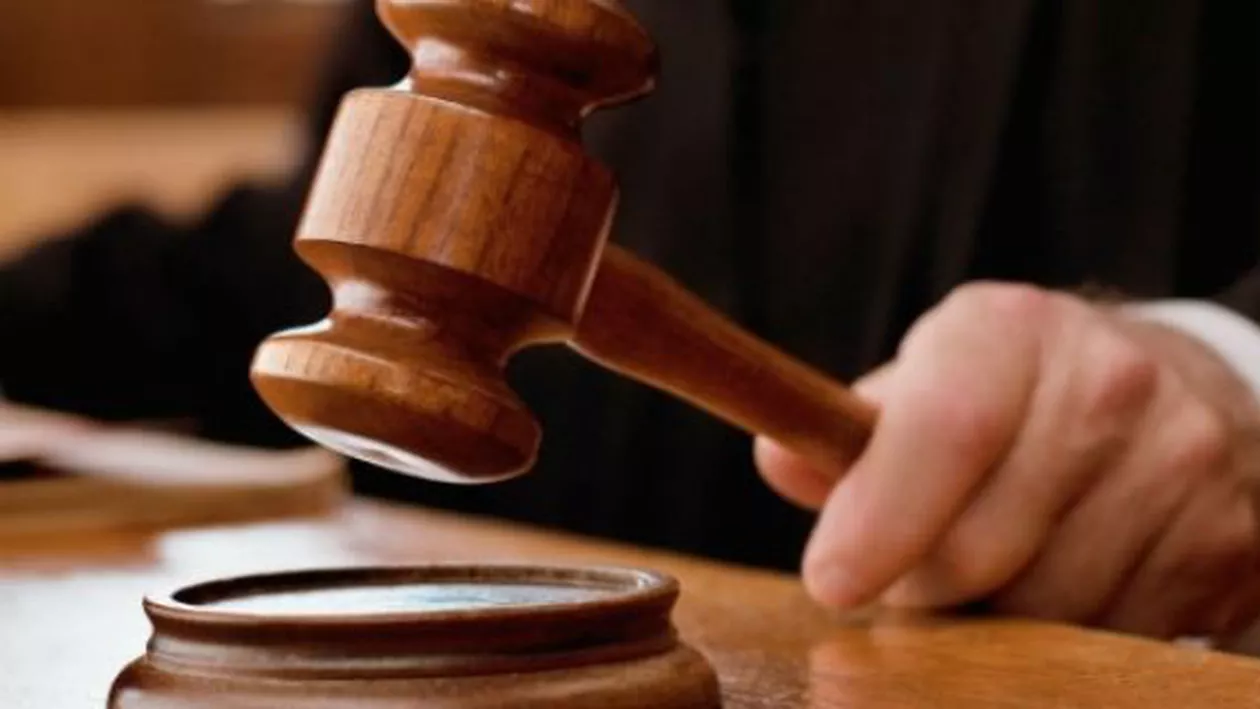 Iași: Doi părinți au fost condamnați la închisoare cu suspendare pentru complicitate la act sexual cu un minor