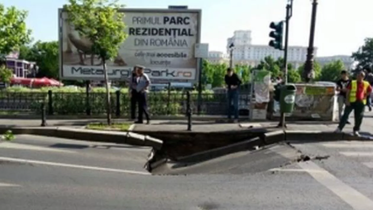 Canalizarea din zona Podului Izvor a fost reparată, după ce asfaltul se surpase pe Splaiul Independenței