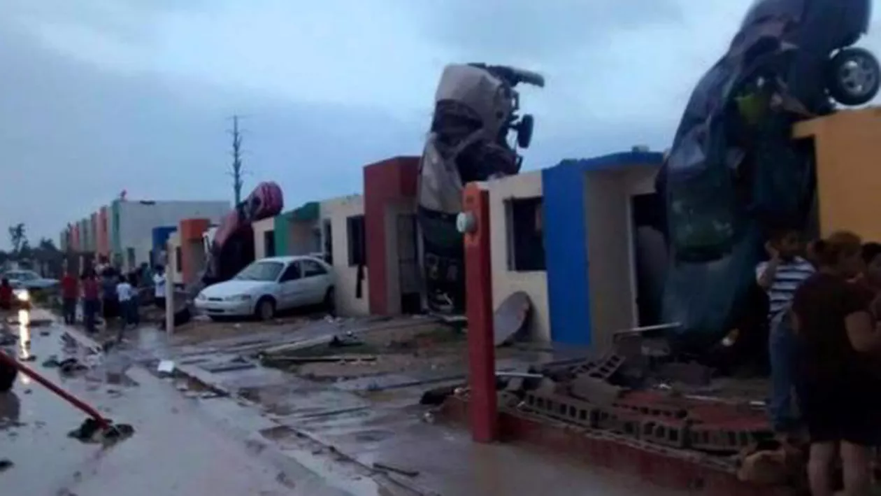 Cel puțin 11 oameni au murit după ce o tornadă a lovit un oraș din nordul Mexicului