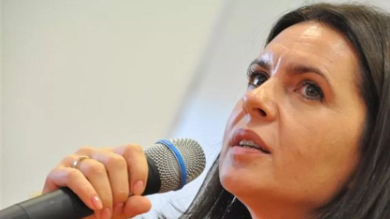 Simona Ionescu: Adriana Săftoiu minte! Traian Băsescu nu putea pune directori la SIE și SRI de capul lui