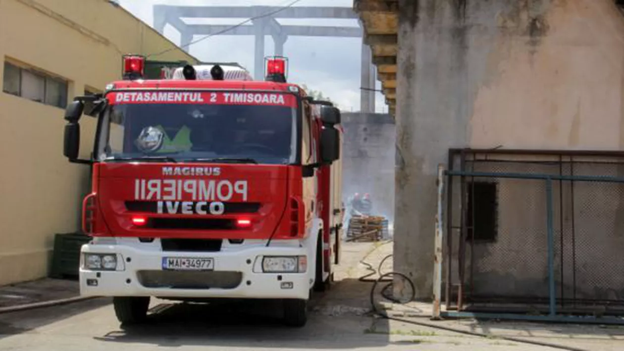Timișoara: 110 angajați ai unei fabrici de componente auto au fost evacuați din cauza unui incendiu