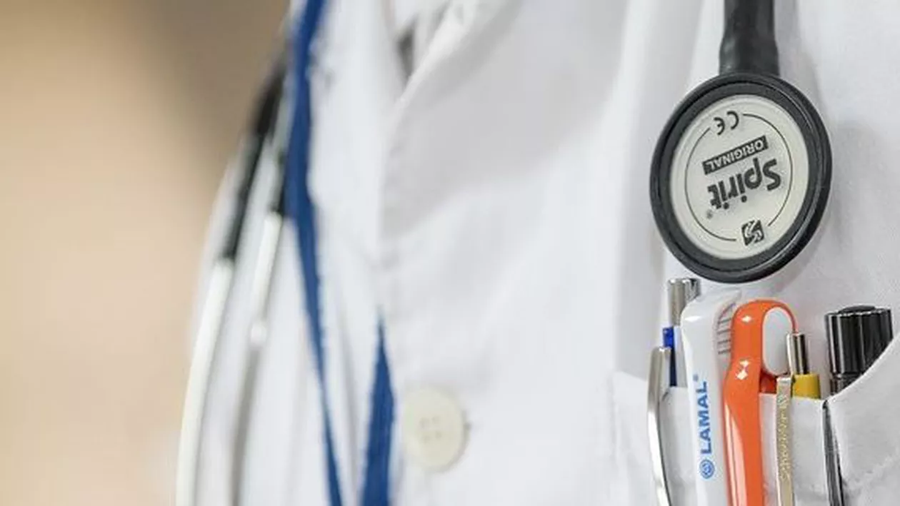 Scandalul medicului decorat de Iohannis ia amploare: Distincția din Londra a fost primită contra cost, sumele fiind cuprinse între 5.000 și 7.000 de lire sterline
